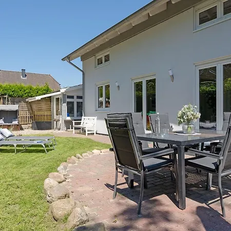 Holiday home Traumdomizil Lenste